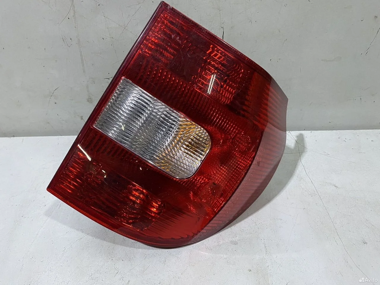 Фонарь задний skoda yeti