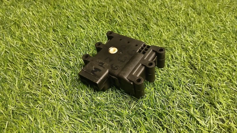 Сервопривод ,моторчик заслонки печки Mazda 6 GG