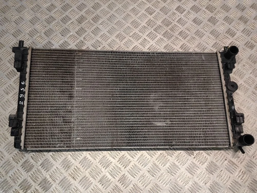 Радиатор охлаждения Volkswagen Polo