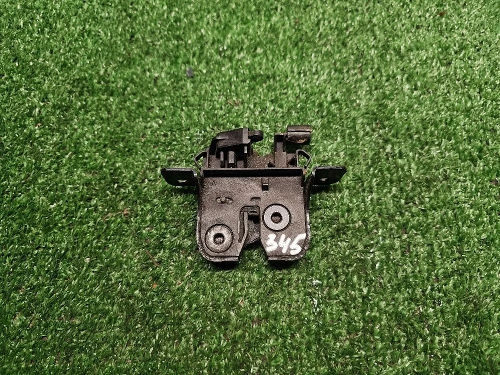 Замок двери багажника Renault Duster