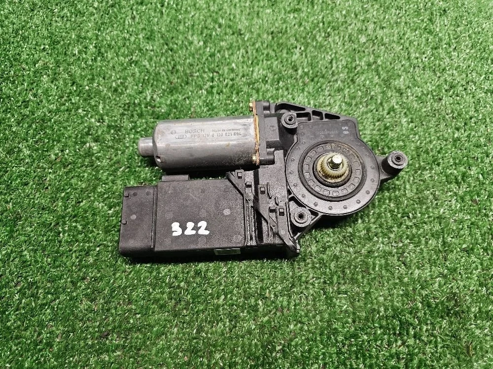 Моторчик стеклопод перед правый VW Passat B5