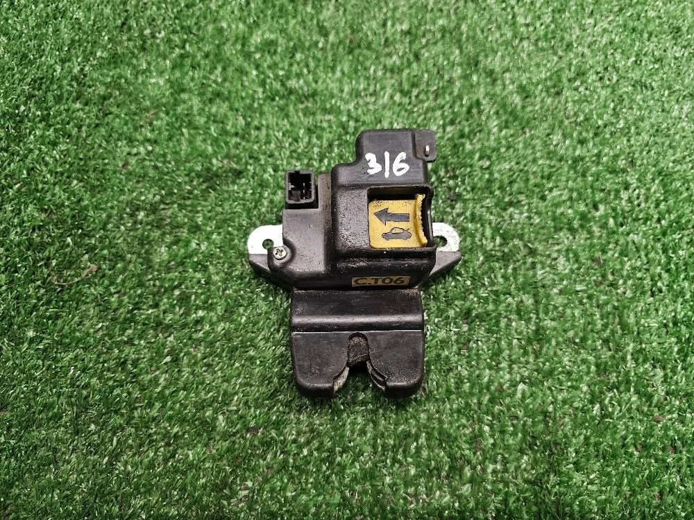 Замок крышки багажника Hyundai Solaris