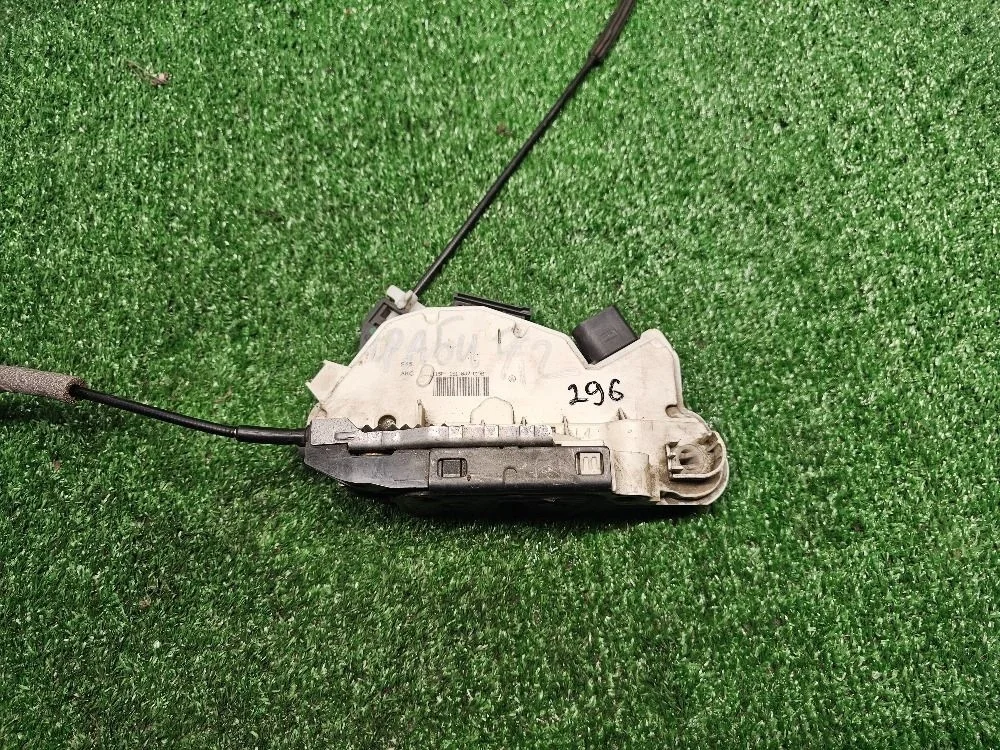 Замок двери передний левый Skoda Fabia 2 рест