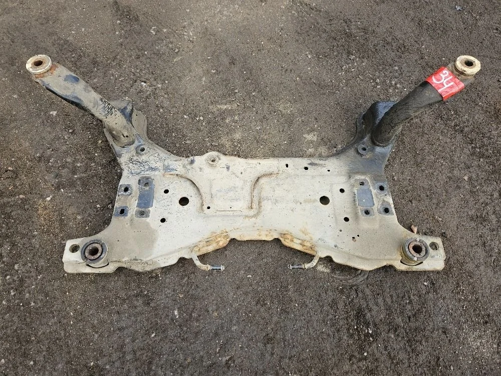 Подрамник передний на Ford Focus 2