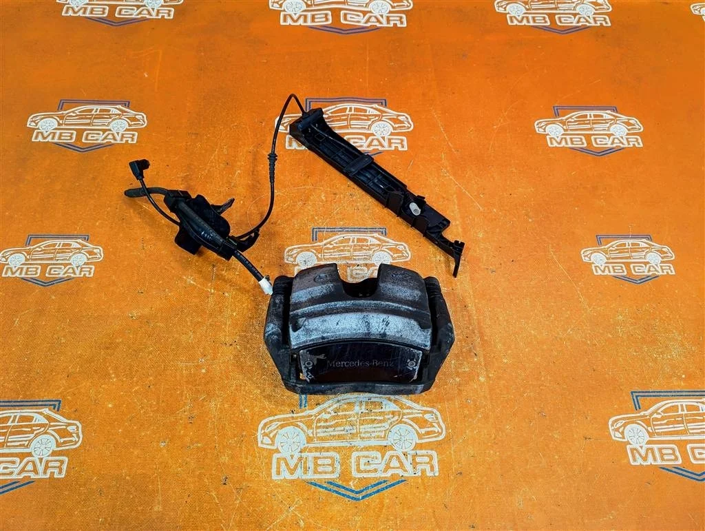 Суппорт передний левый Mercedes-Benz