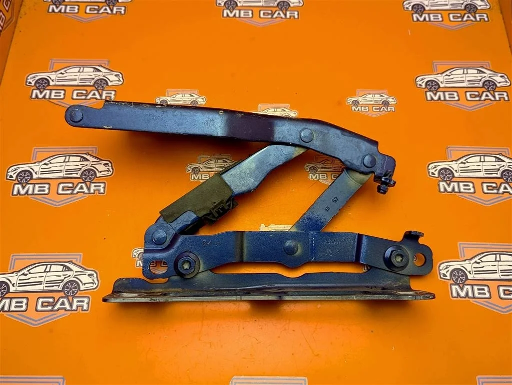 Петля капота Mercedes-Benz