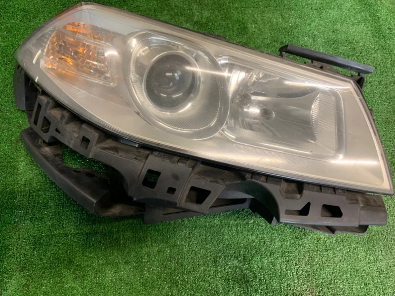 Фара правая Renault Megane