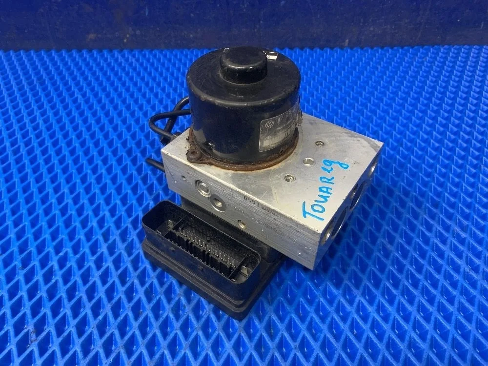 Блок ABS (насос) Volkswagen Touareg I (2002—2006) б.у