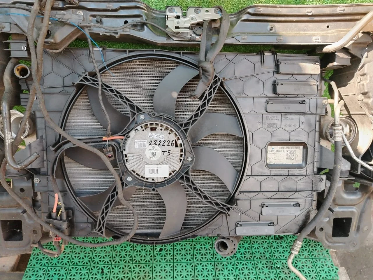 Диффузор с 1 м вентилятором VOLKSWAGEN TRANSPORTER T5 2010- б/у TRANSPORTER T5(2003-2015)