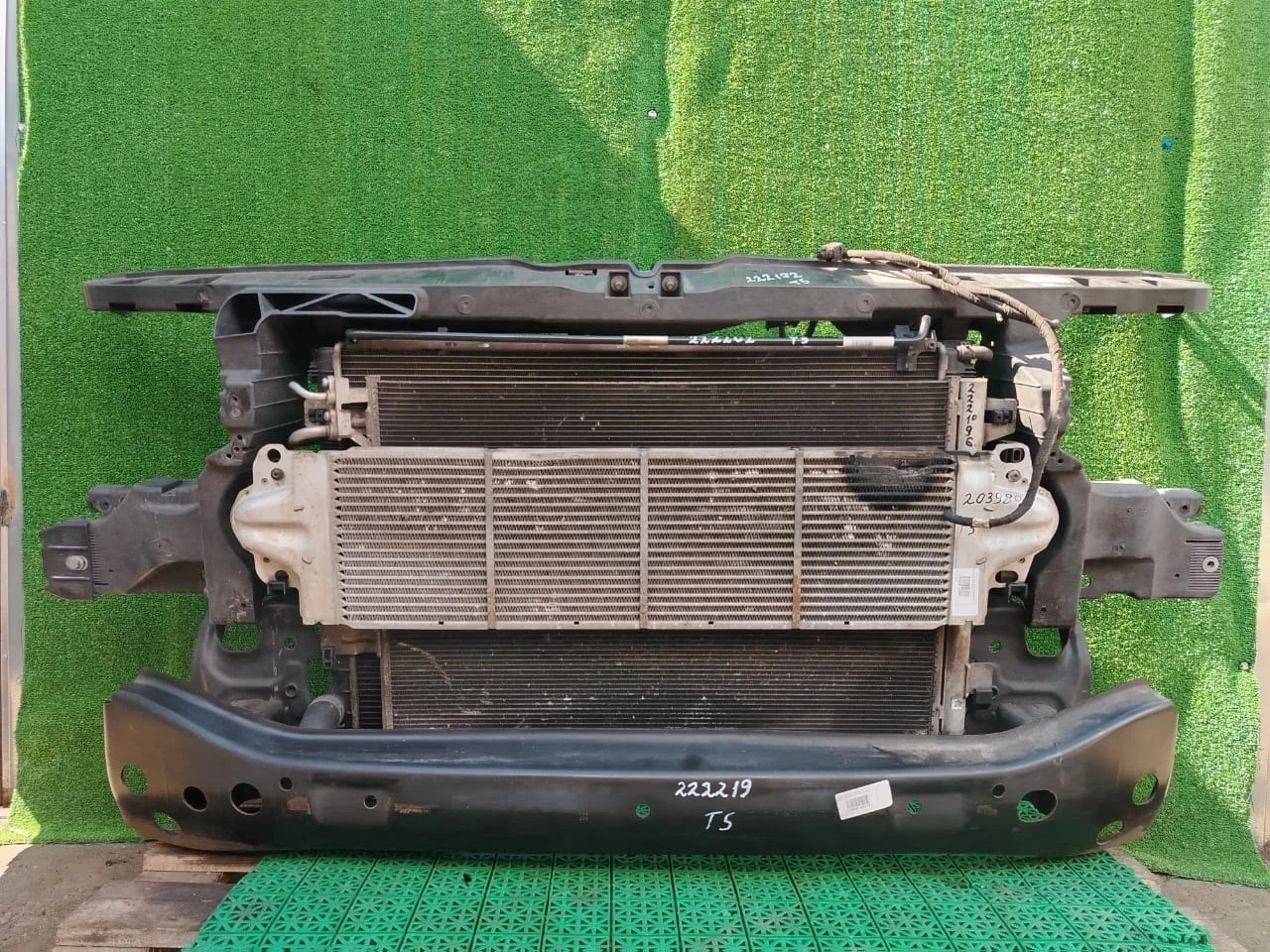 Радиатор кондиционера VOLKSWAGEN TRANSPORTER T6 2015- б/у TRANSPORTER T6(2015-