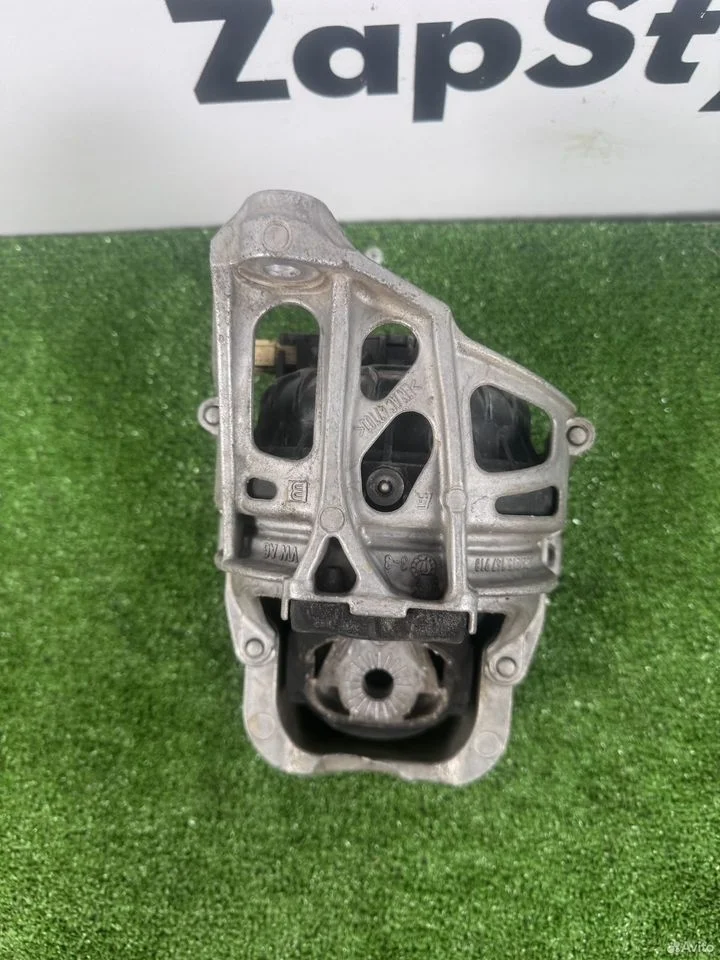 Подушка двигателя левая audi a4 b9