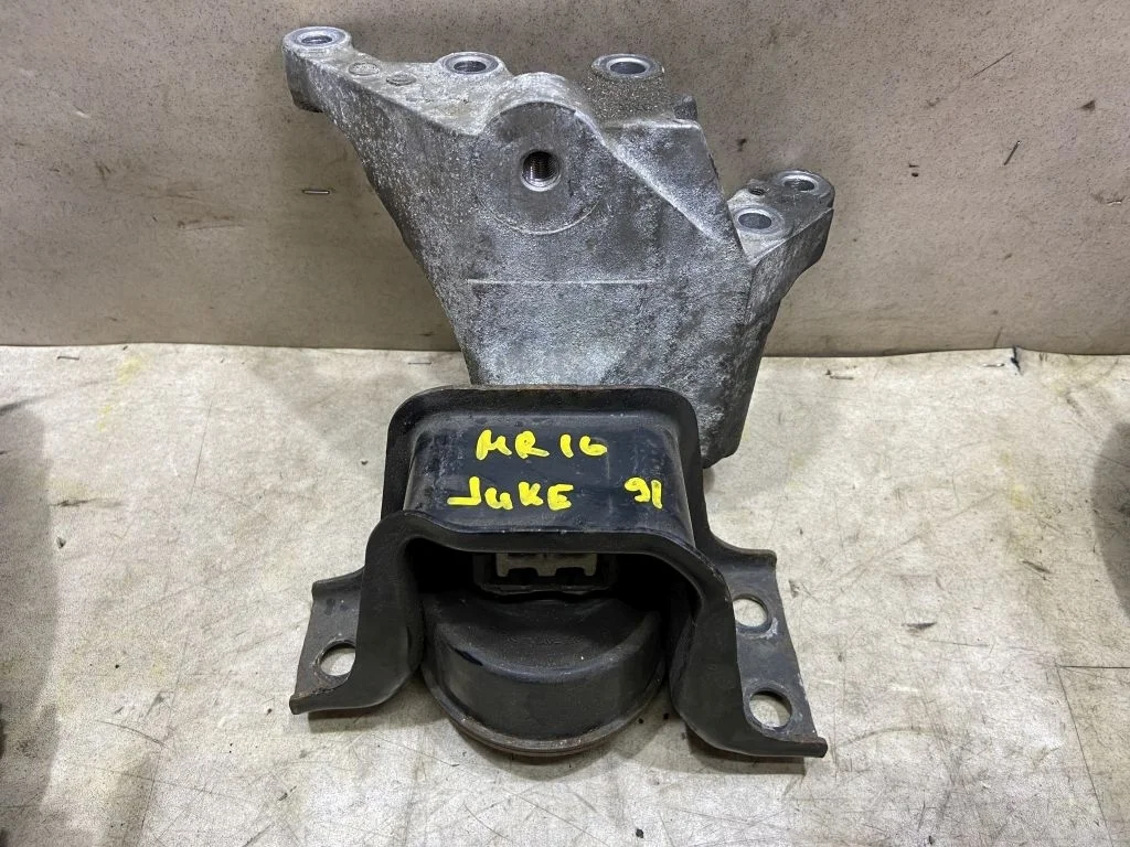 Опора двигателя правая Nissan Juke F15 112101KC0B