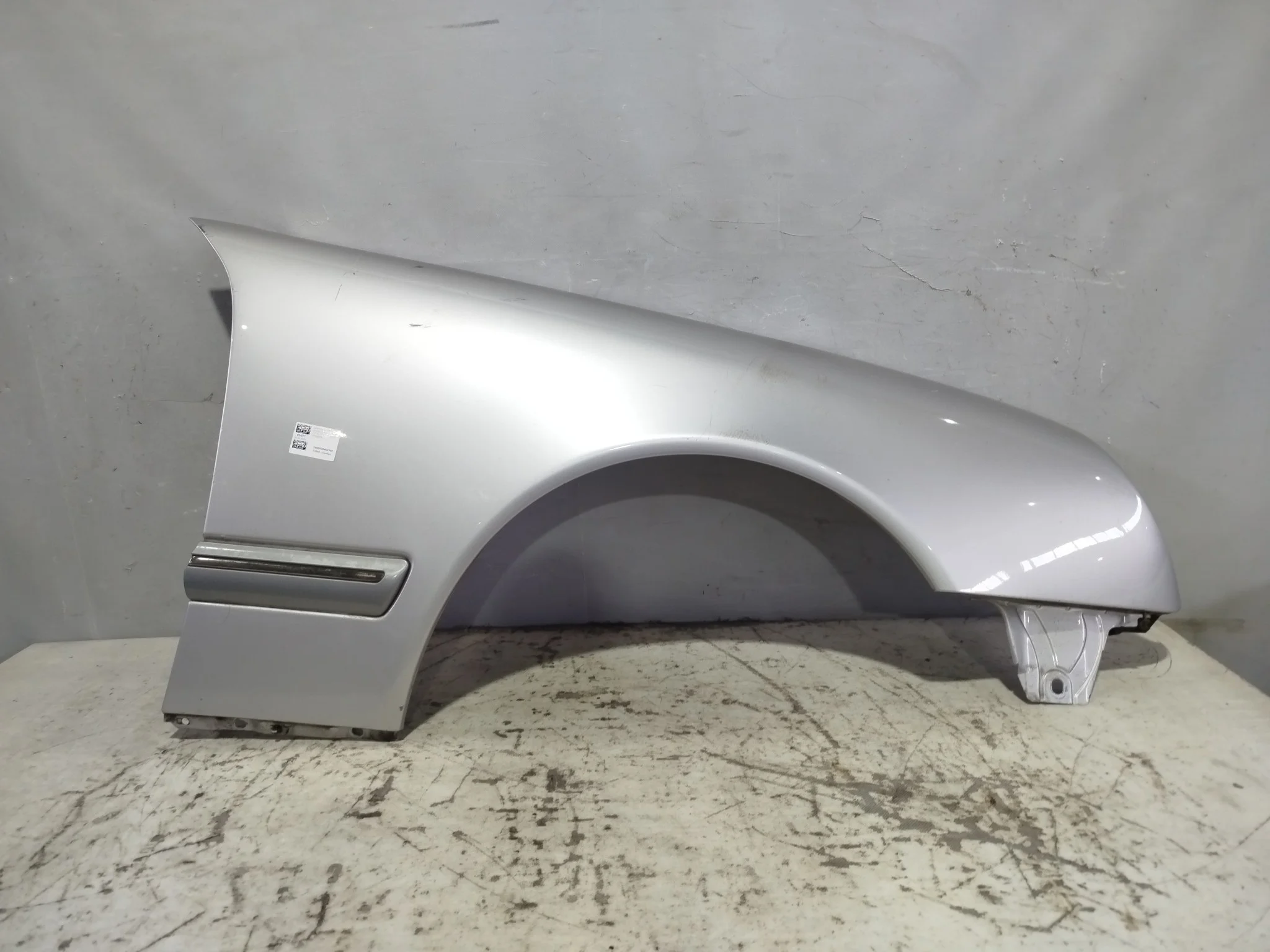 КРЫЛО MERCEDES-BENZ E-CLASS S210 W210 A2108801618 ПЕРЕДНЕЕ ПРАВОЕ 2 МОДЕЛЬ серебро, 744U S3860