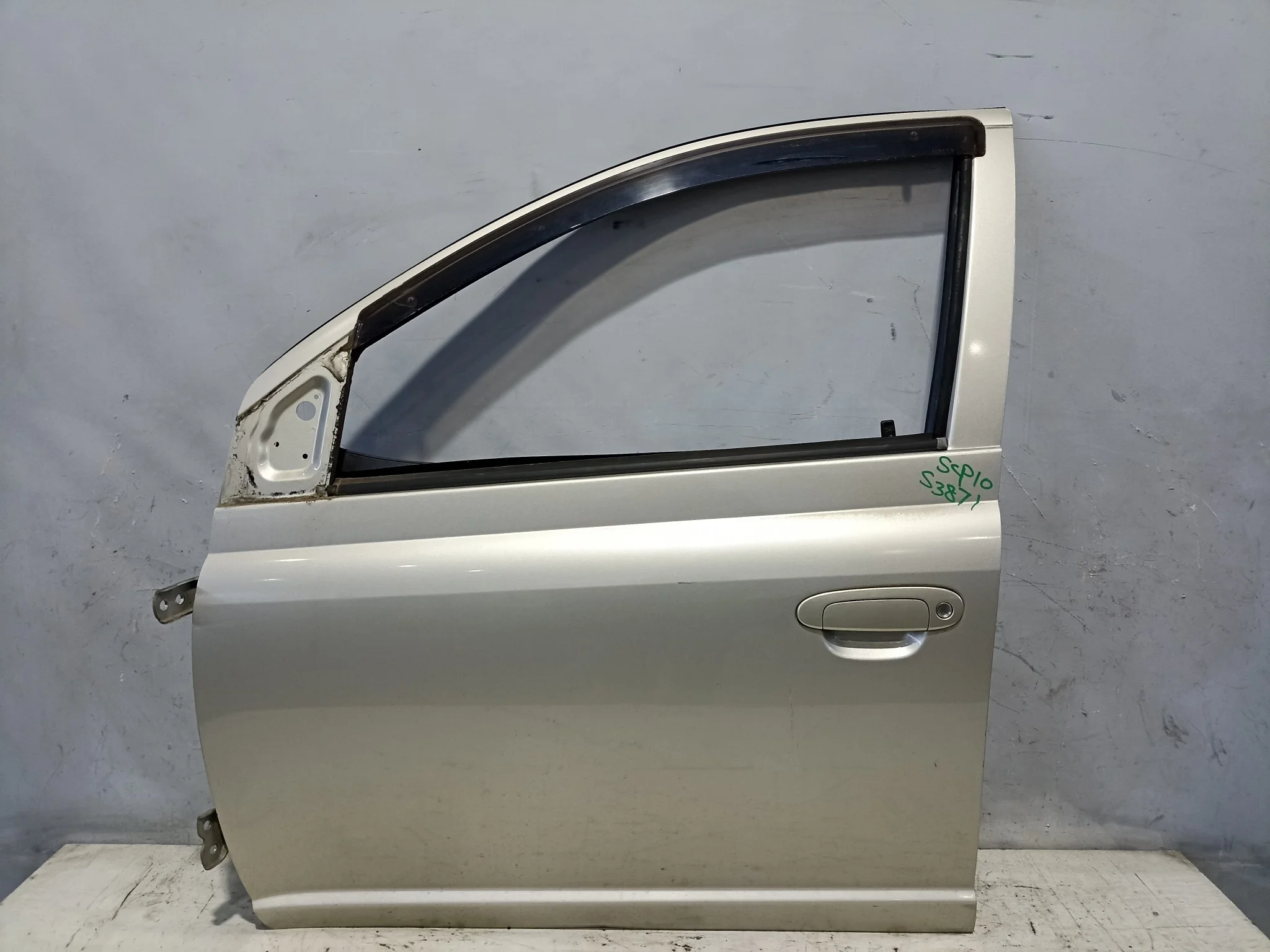 ДВЕРЬ TOYOTA 6700252011 ПЕРЕД ЛЕВО бежевый, 586 S3871