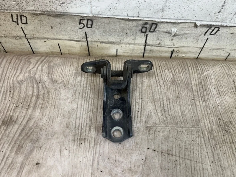 Петля двери MITSUBISHI PAJERO SPORT 2 2008 2009 2010 2011 2012 2013 2014 2015 5702A005 KH, передняя правая