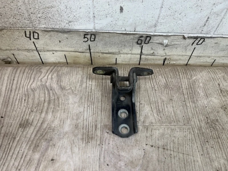 Петля двери MITSUBISHI PAJERO SPORT 2 2008 2009 2010 2011 2012 2013 2014 2015 5702A006 KH, передняя правая