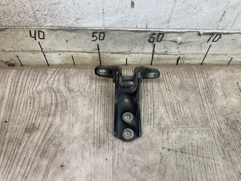 Петля двери MITSUBISHI PAJERO SPORT 2 2008 2009 2010 2011 2012 2013 2014 2015 5702A006 KH, передняя правая