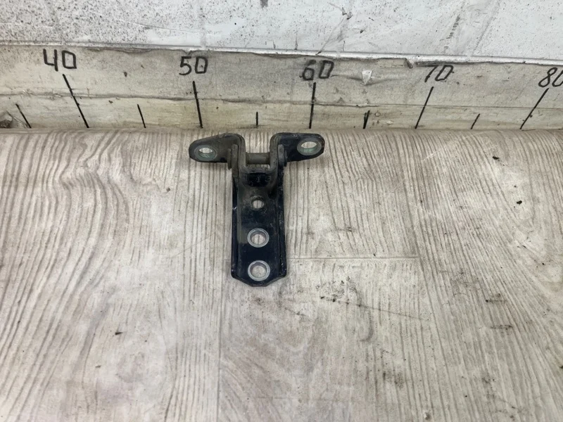 Петля двери MITSUBISHI PAJERO SPORT 2 2008 2009 2010 2011 2012 2013 2014 2015 5702A005 KH, передняя правая