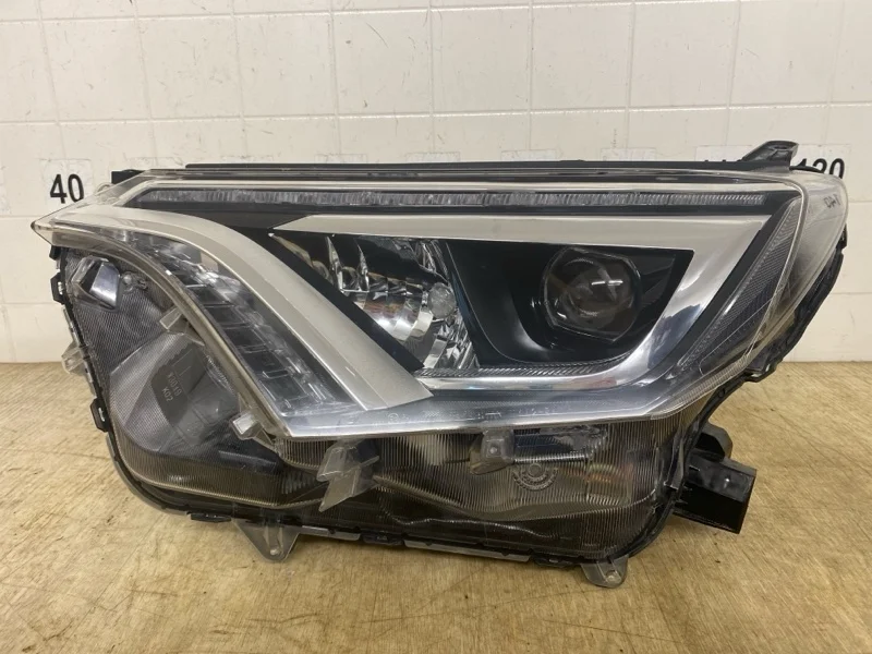 Фара ксеноновая Toyota Rav4 2015 2016 2017 2018 2019 8118542680, левая