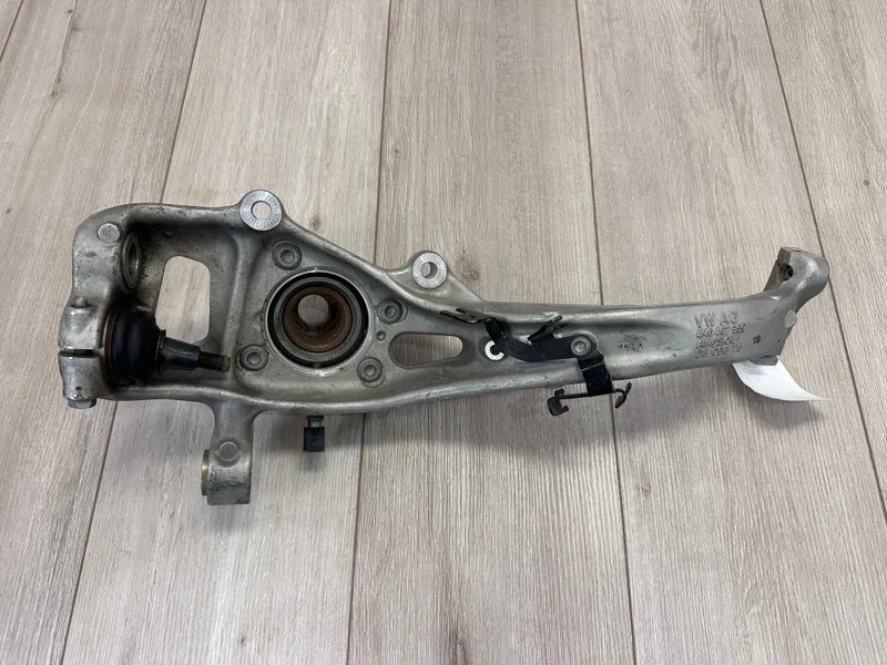 Кулак поворотный со ступицей Audi Q7 2015- 4M