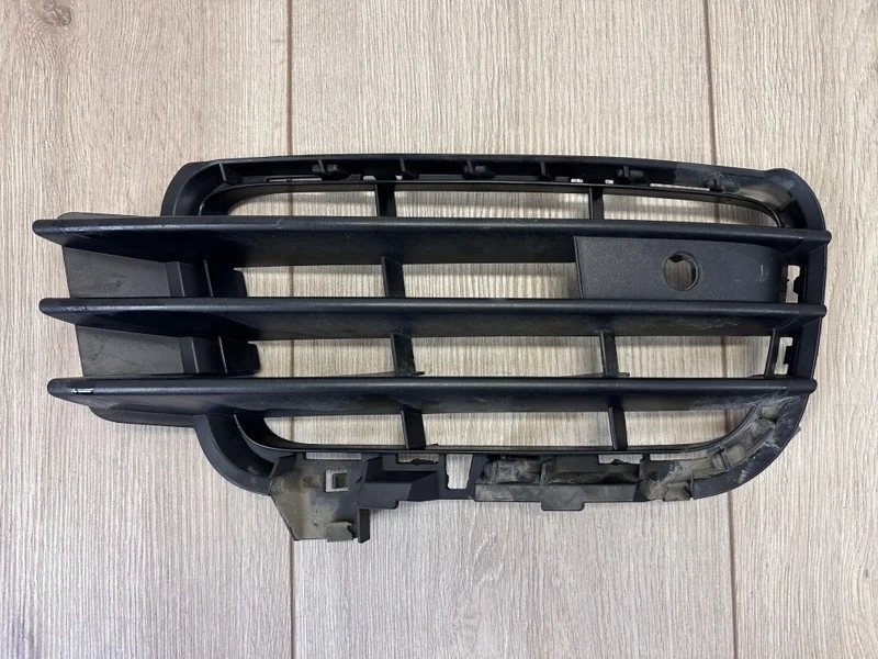 Решетка бампера боковая VW Touareg NF 2010-2014 7P