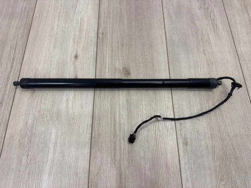 Привод крышки багажника VW Touareg 2 2010-2018 7P