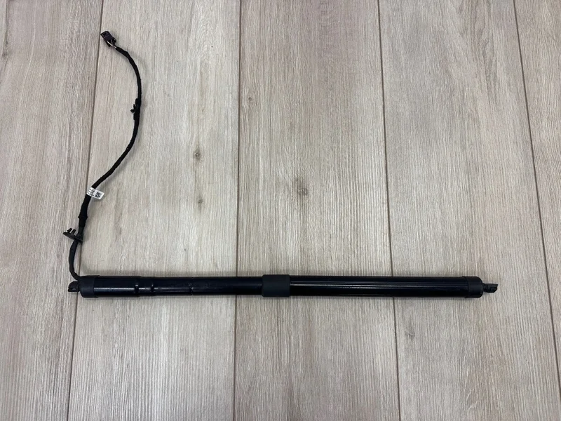 Привод крышки багажника VW Touareg 2 2010-2018 7P