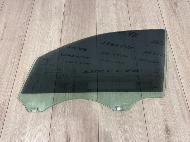 Стекло двери Porsche Cayenne 2011 958 (92A)