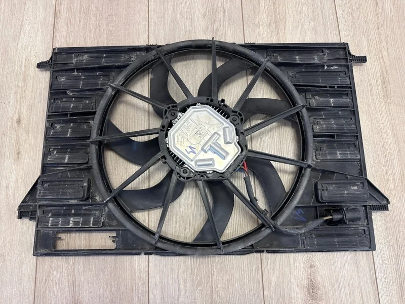 Вентилятор охлаждения сборе диффузором Audi Q7 2015- 4M