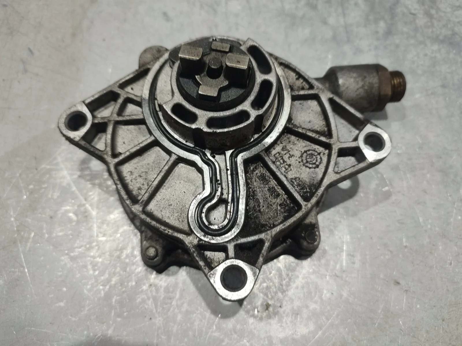 Насос вакуумный Ssangyong Kyron