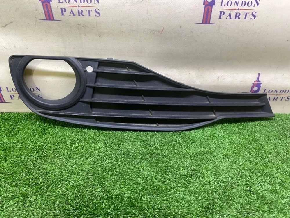 Решетка в бампер BMW F30