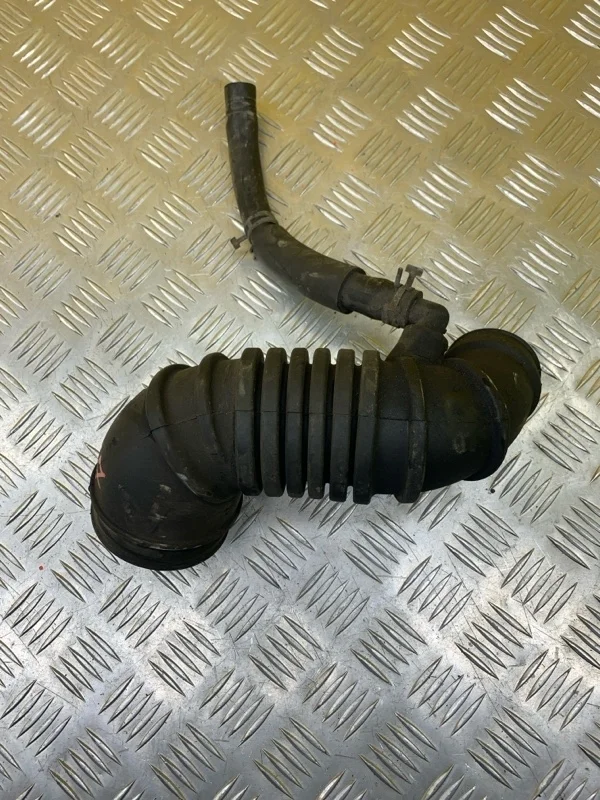 Патрубок воздушного фильтра Mitsubishi L200 (2006-2015) 2006 MN171012 ПИКАП 2.5 D 4D56