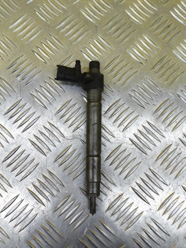 Форсунка топливная Land Rover Range Rover Evoque I (2011-2018) 2014 LR056366