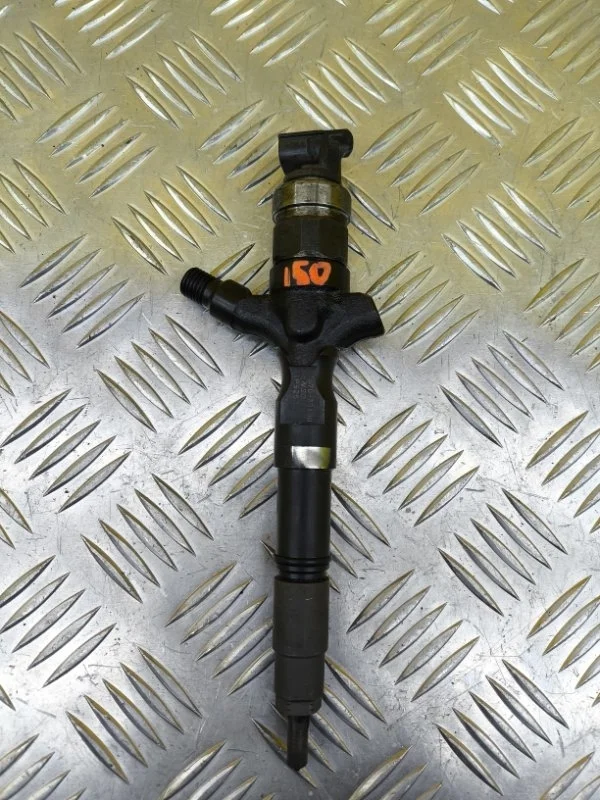 Форсунка топливная Toyota Land Cruiser Prado 150 (2009-2023) 2015 2367030400