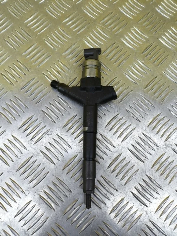 Форсунка топливная Nissan Navara (D40) 2004-2015 2011 166005X00A