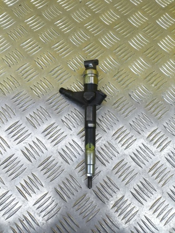 Форсунка топливная Nissan Navara (D40) 2004-2015 2007 16600EC00A 2.5 D YD25DDTI