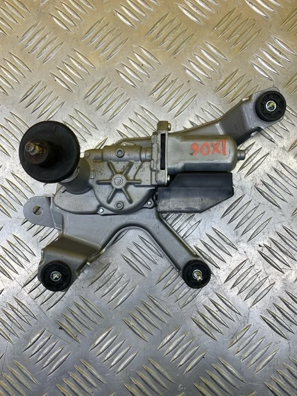 Моторчик заднего стеклоочистителя (дворника) Toyota Rav 4 (Ca40) (2012-2019) 2013 8513042080 2.0 D 1ADFTV