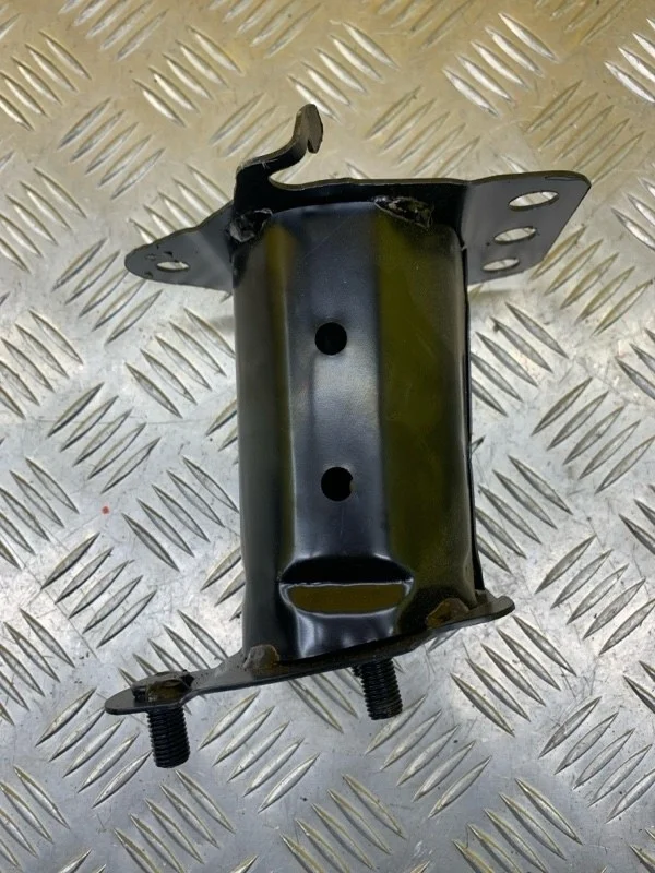 Кронштейн усилителя бампера переднего (домик) Toyota Land Cruiser Prado 150 (2009-2023) 2018 5202660050