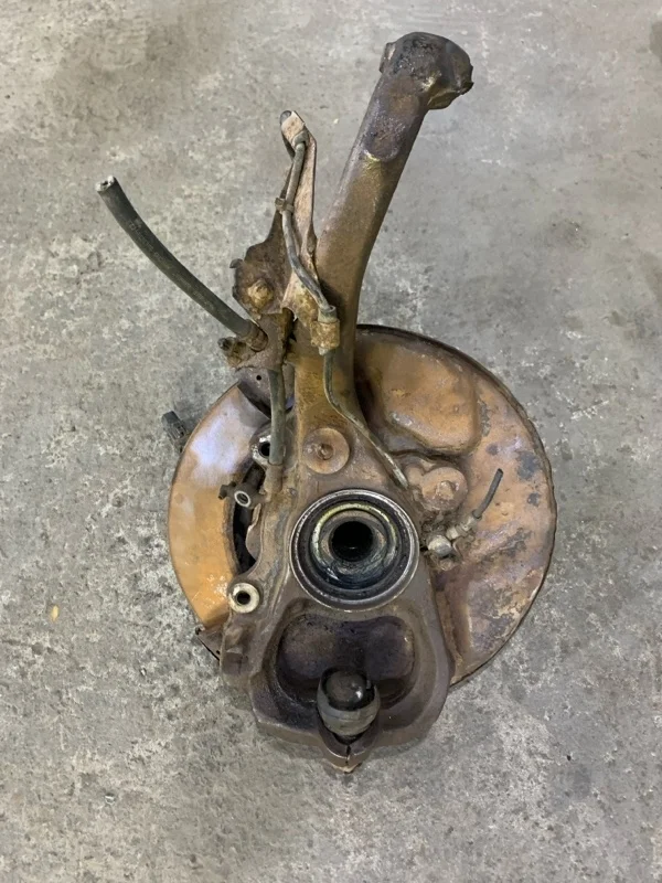 Кулак поворотный левый Toyota Land Cruiser (100) 1998-2007 2004 4320260020