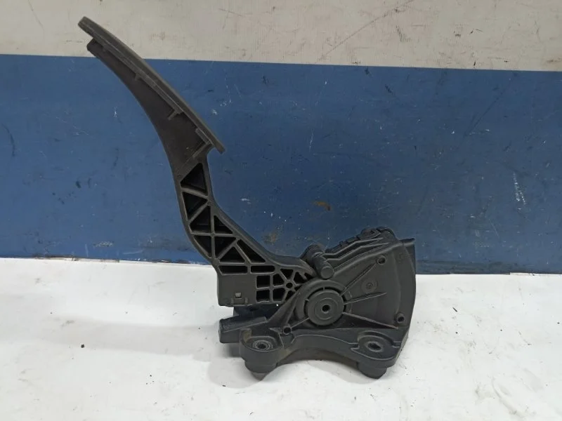 Педаль газа электро Kia Ceed 2012 327002R300 ED 1.6 G4FC