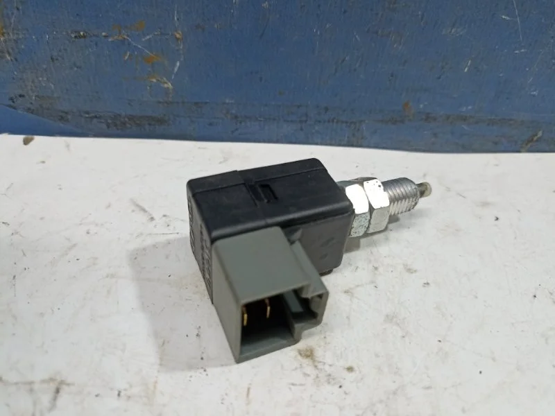 Датчик тормоза Kia Ceed 2012 938103K000 ED 1.6 G4FC