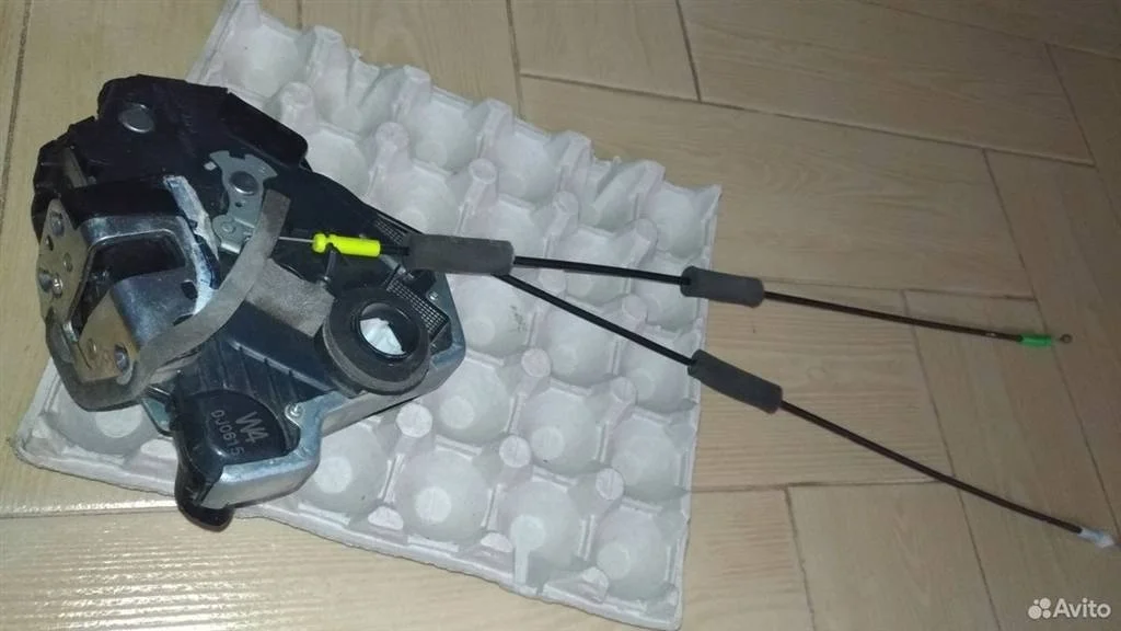 Замок двери передней правой Toyota Land Cruiser Prado 150 (2009—2013) 3.0