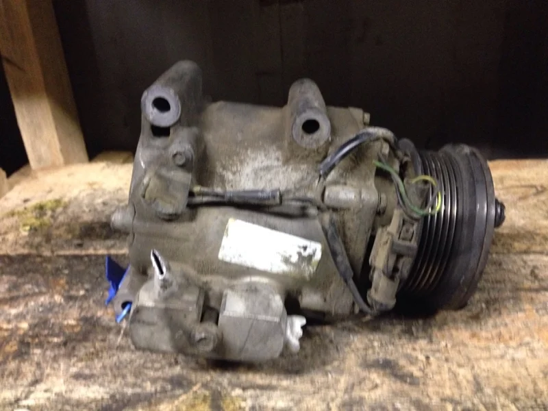 Компрессор кондиционера FORD FIESTA