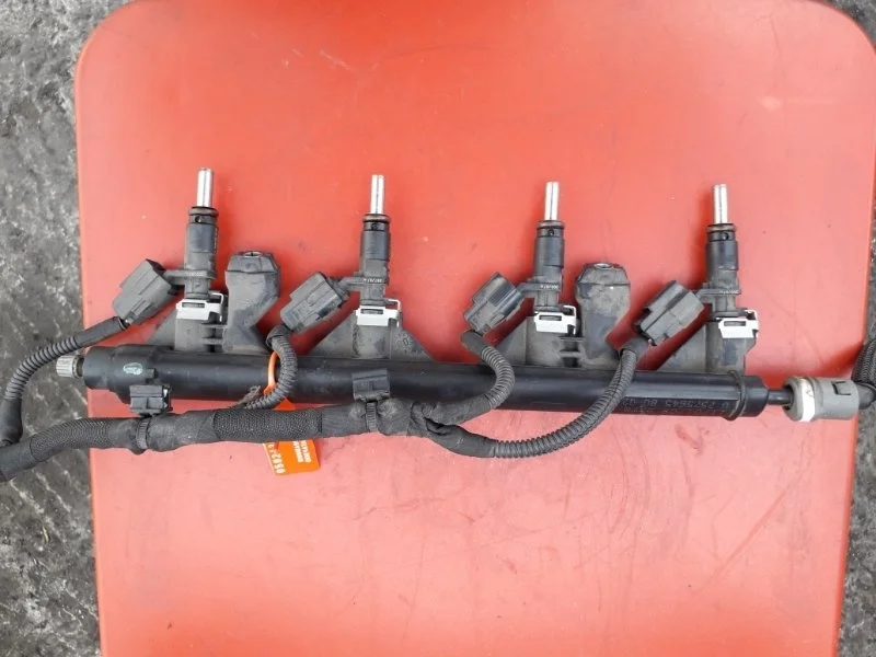 Топливная рампа Peugeot 308