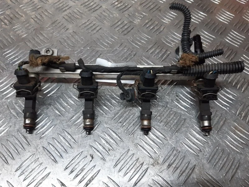 Топливная рампа Opel Corsa D