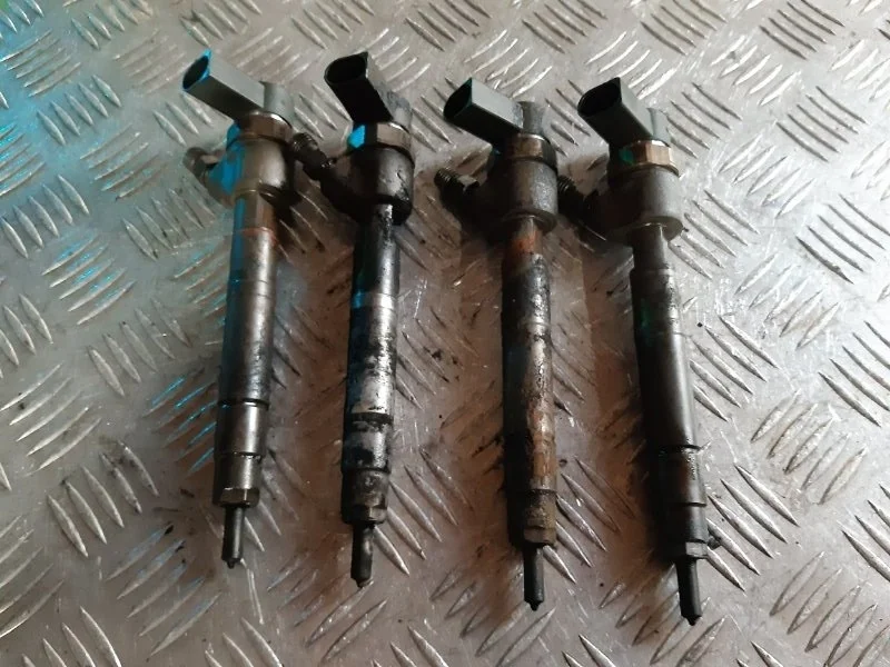 Форсунка топливная Mercedes 203