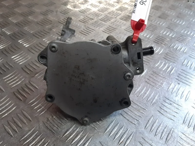 Вакуумный насос Volkswagen Passat B7