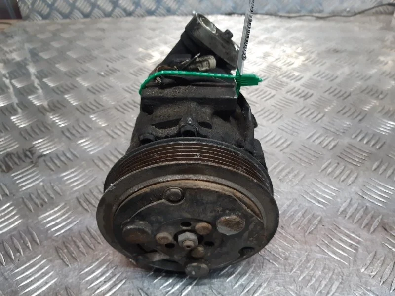 Компрессор кондиционера Opel Corsa