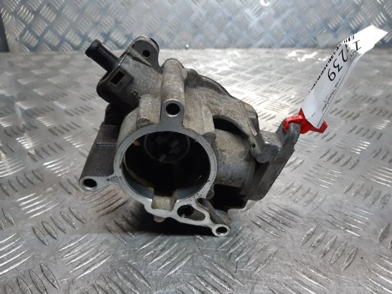 Вакуумный насос Volkswagen Passat B7