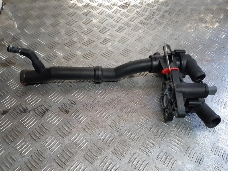 Термостат в сборе корпусом Volkswagen Golf 6